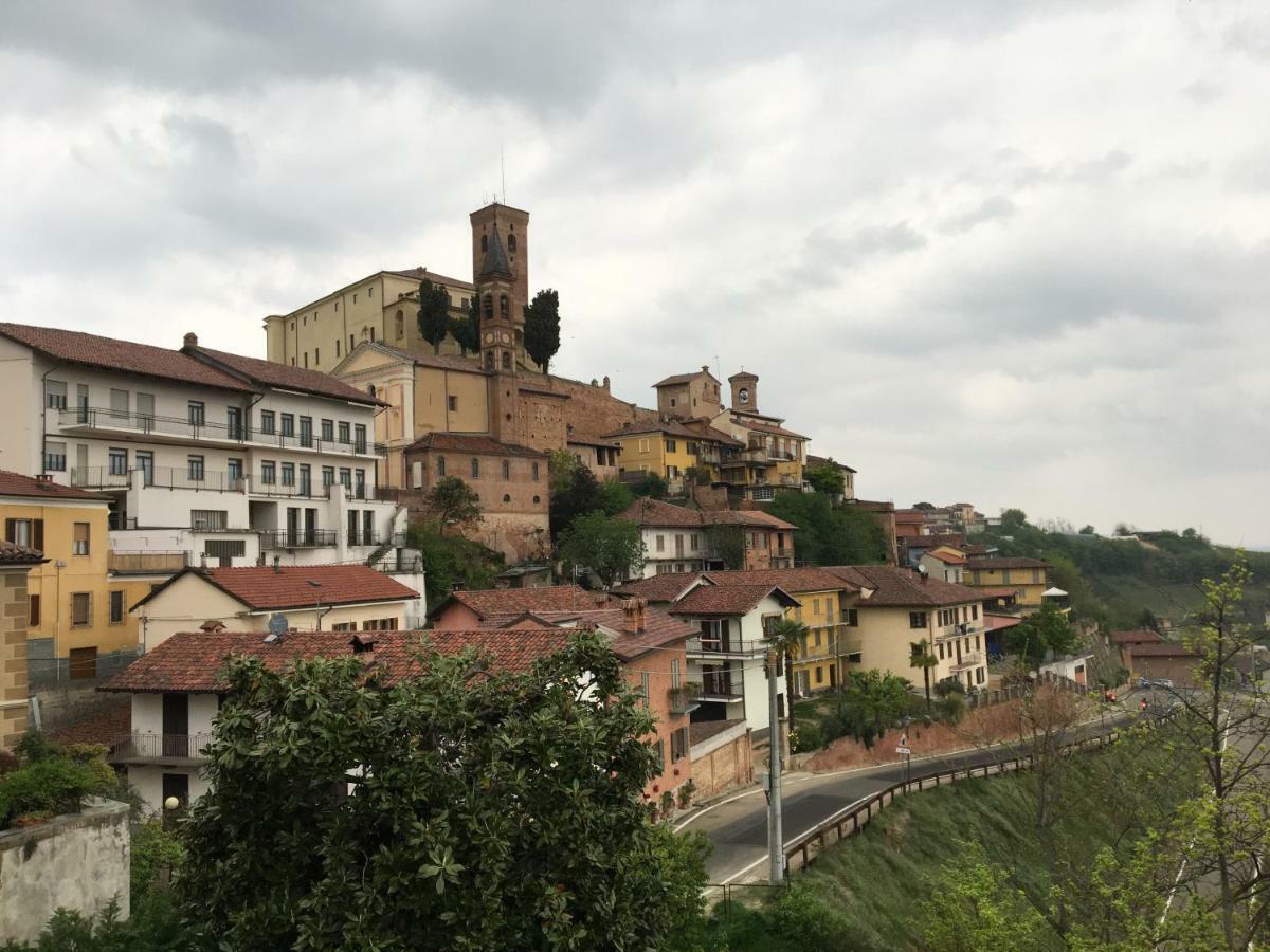 Villa Takápradalù Cisterna dʼAsti Exterior foto