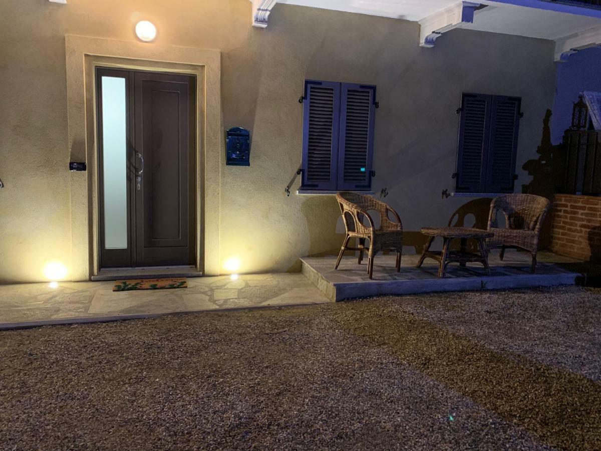 Villa Takápradalù Cisterna dʼAsti Exterior foto